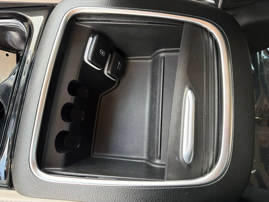 Used 2023 Chrysler Pacifica Limited FWD image 26
