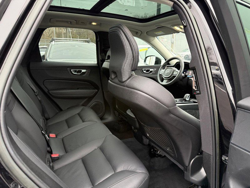 Certified 2023 Volvo XC60 B5 Plus w/ Climate Package image 11