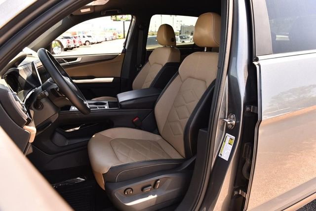 Certified 2024 Volkswagen Atlas Cross Sport SE FWD image 18
