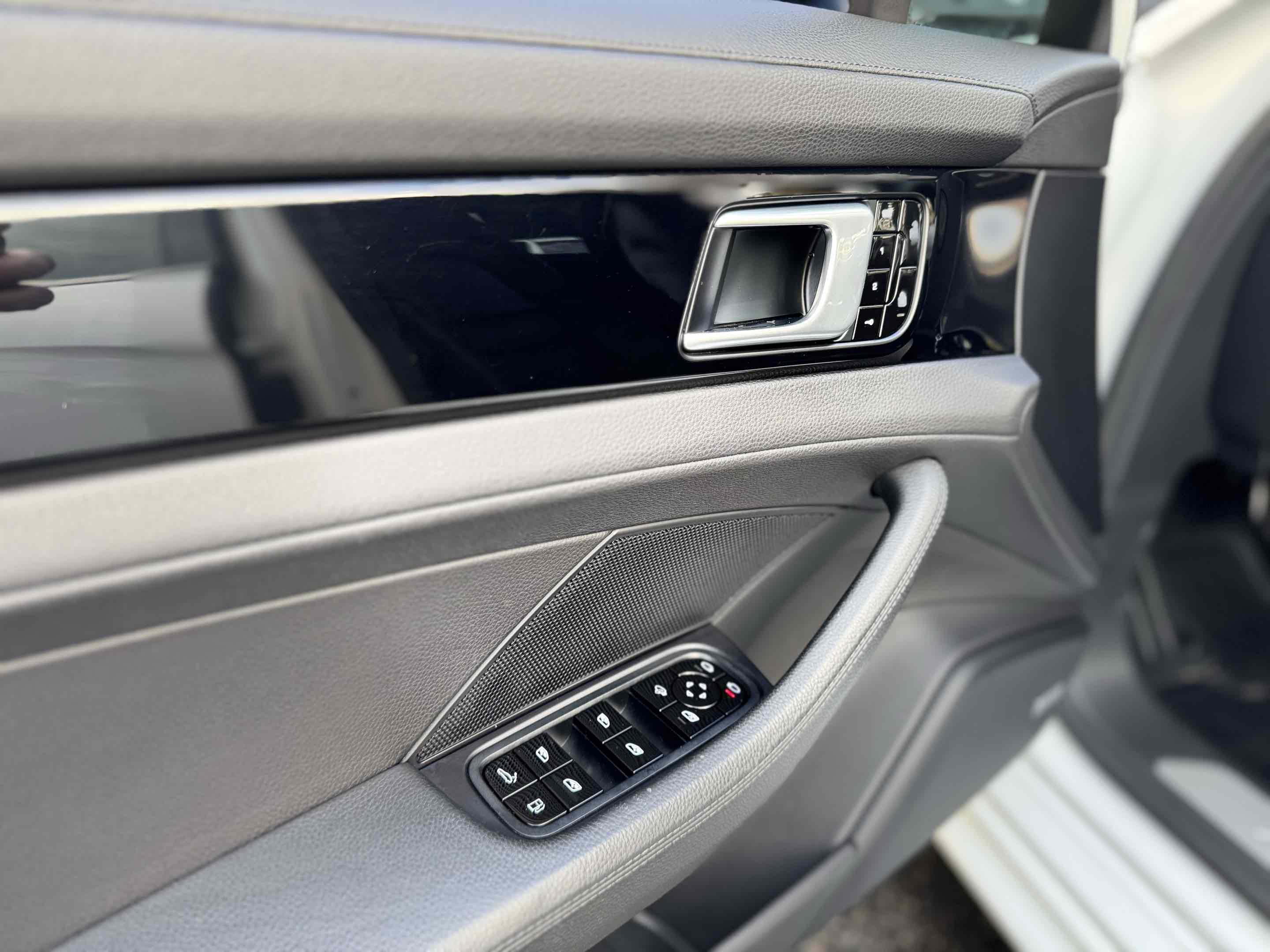 Used 2020 Porsche Panamera 4 image 70