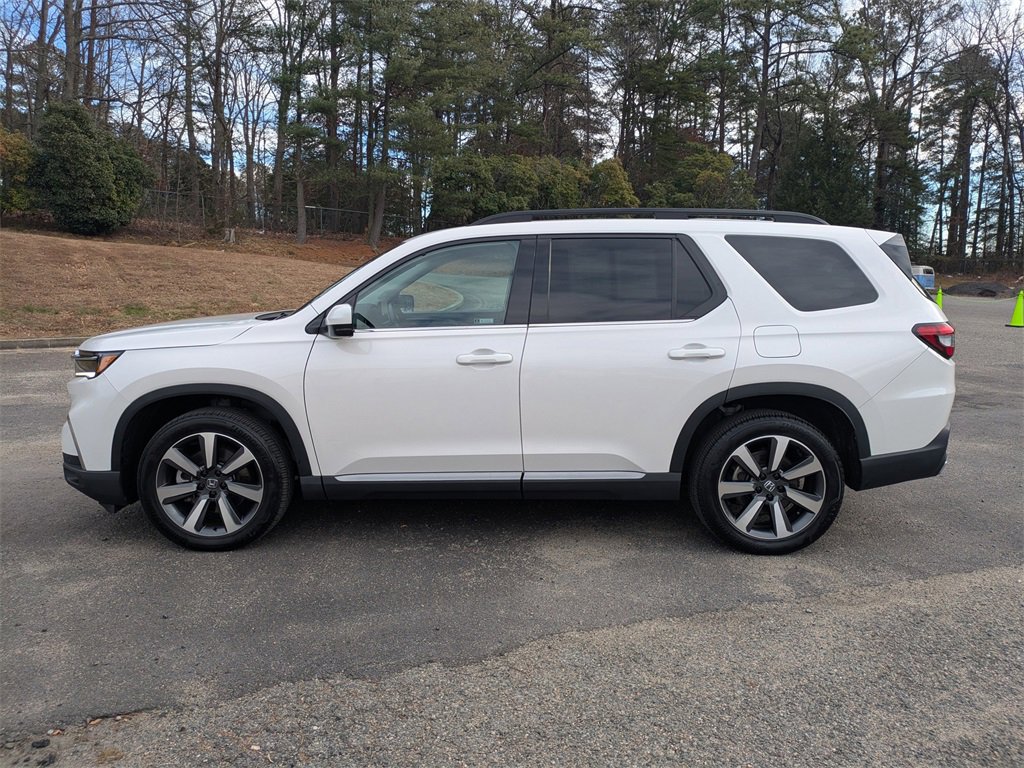 Used 2025 Honda Pilot Touring image 7