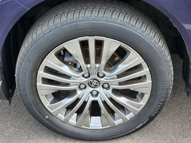 Used 2023 Toyota Venza XLE AWD/4WD image 18