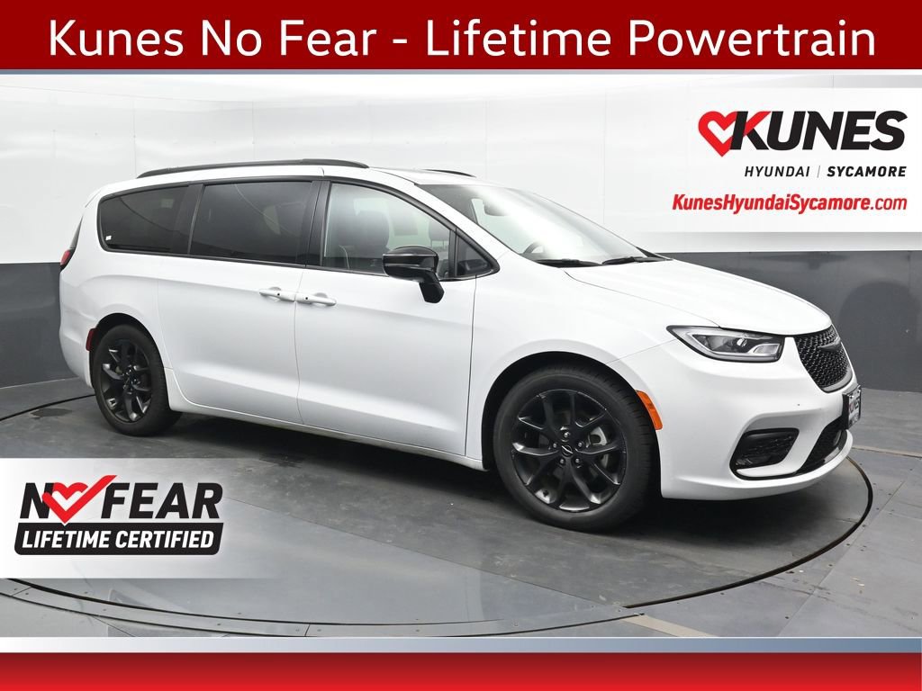 Used 2025 Chrysler Pacifica Limited image 1