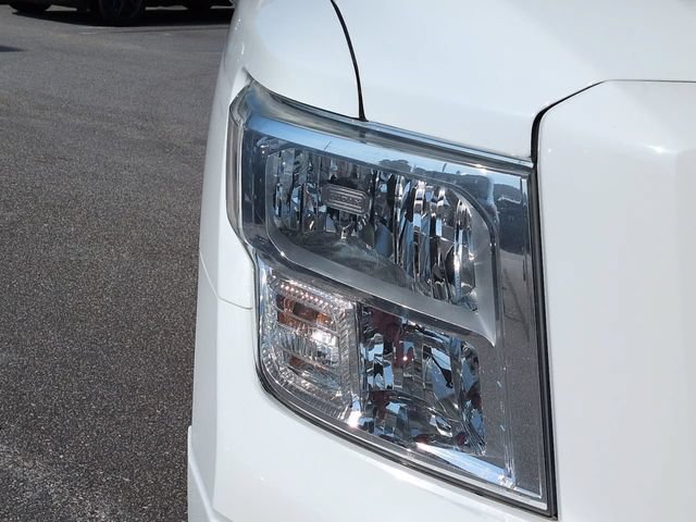 Used 2020 Nissan Titan SV w/ SV Convenience Package RWD image 10