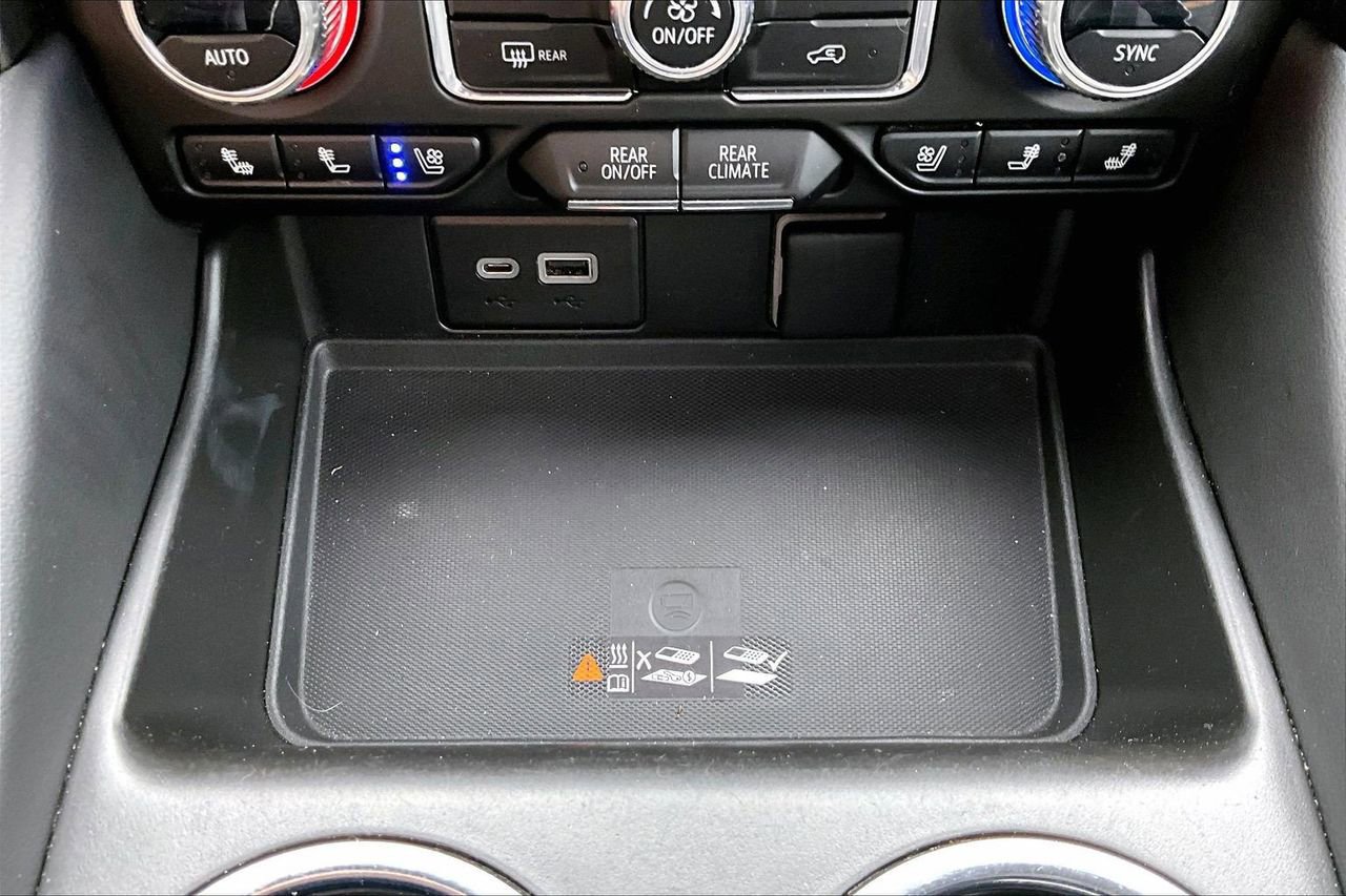 Used 2023 GMC Yukon AT4 w/ Technology Package AWD/4WD image 18