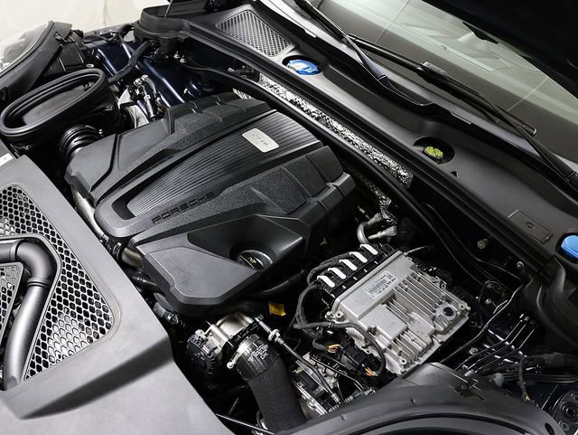 Used 2020 Porsche Macan Turbo image 38