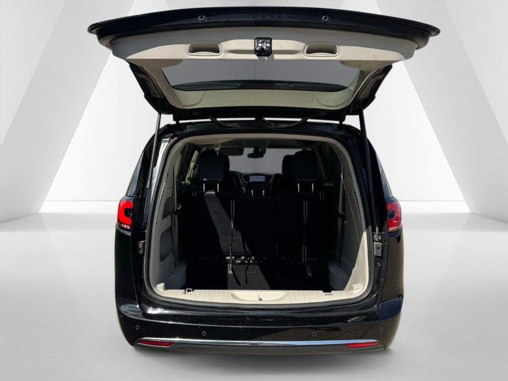 Used 2024 Chrysler Pacifica Touring-L FWD image 35