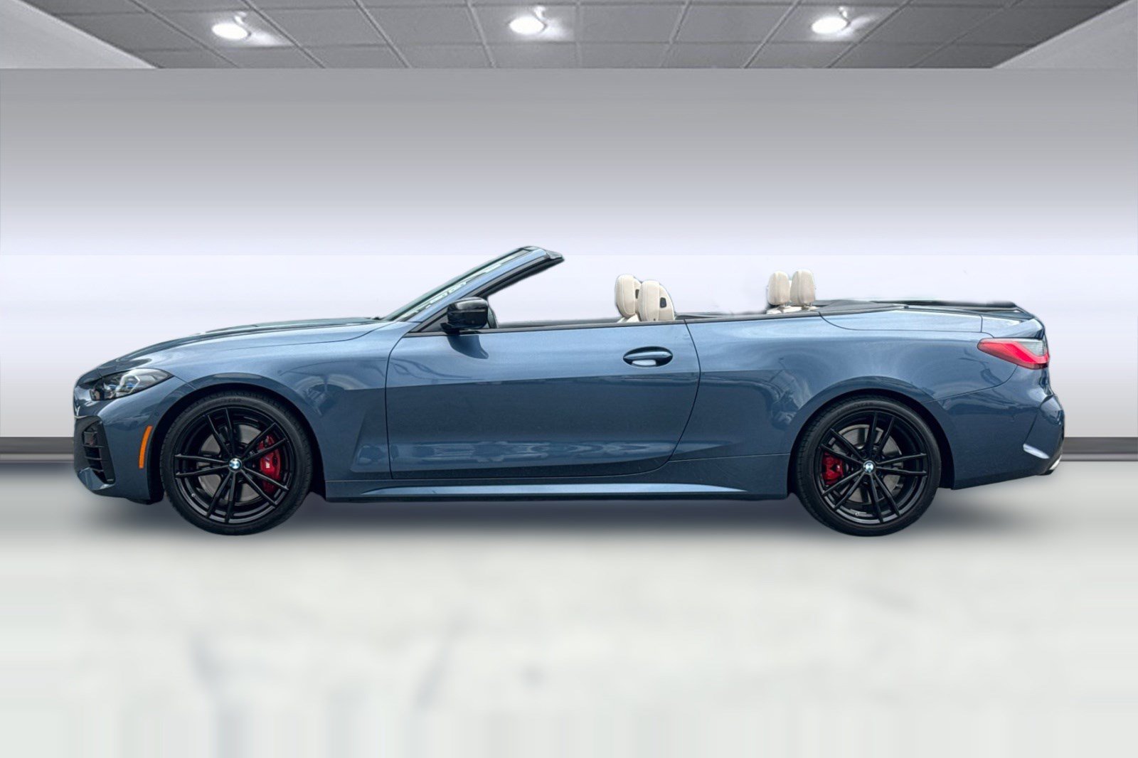 Used 2024 BMW M440i Convertible RWD image 2