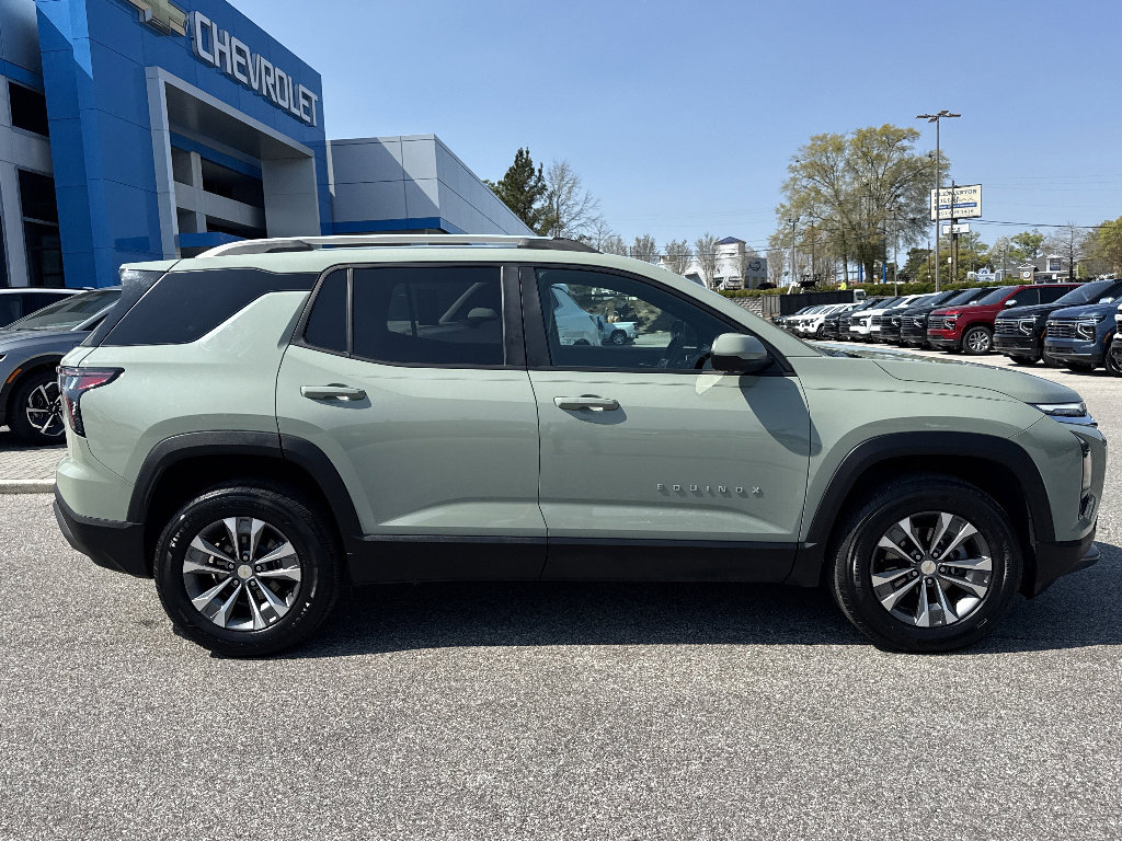 Used 2025 Chevrolet Equinox LT w/ Convenience Package II FWD image 4