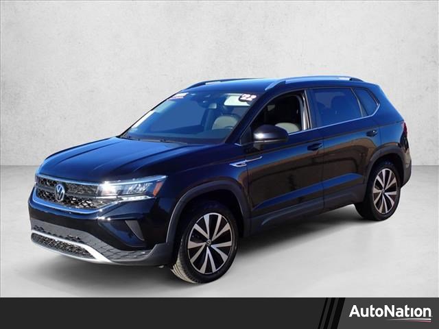Used 2022 Volkswagen Taos SE w/ Panoramic Sunroof Package