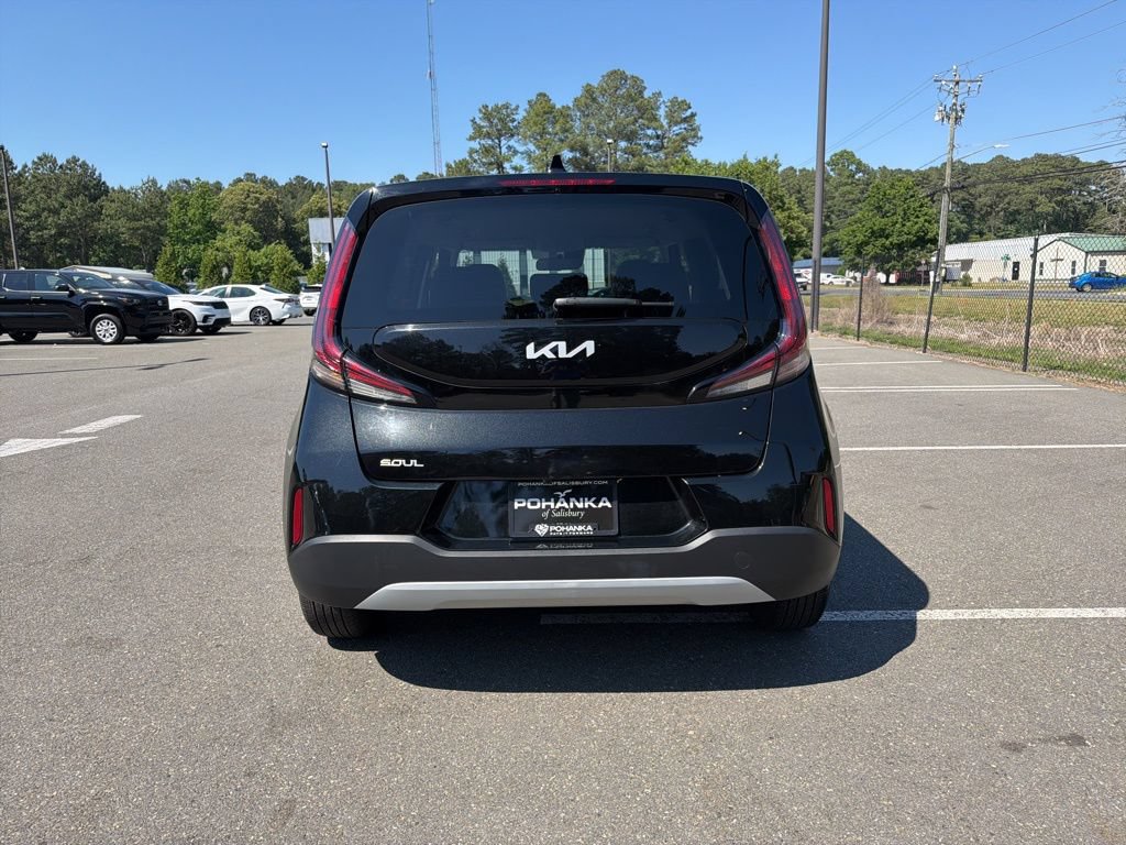 Used 2023 Kia Soul LX w/ Option Group 015 FWD image 10