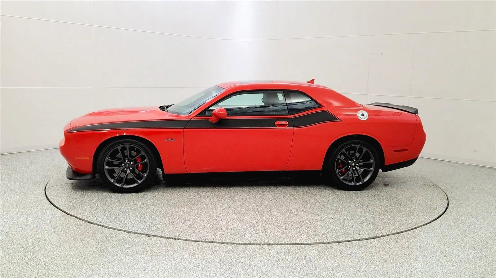 Used 2023 Dodge Challenger R/T w/ Plus Package image 4