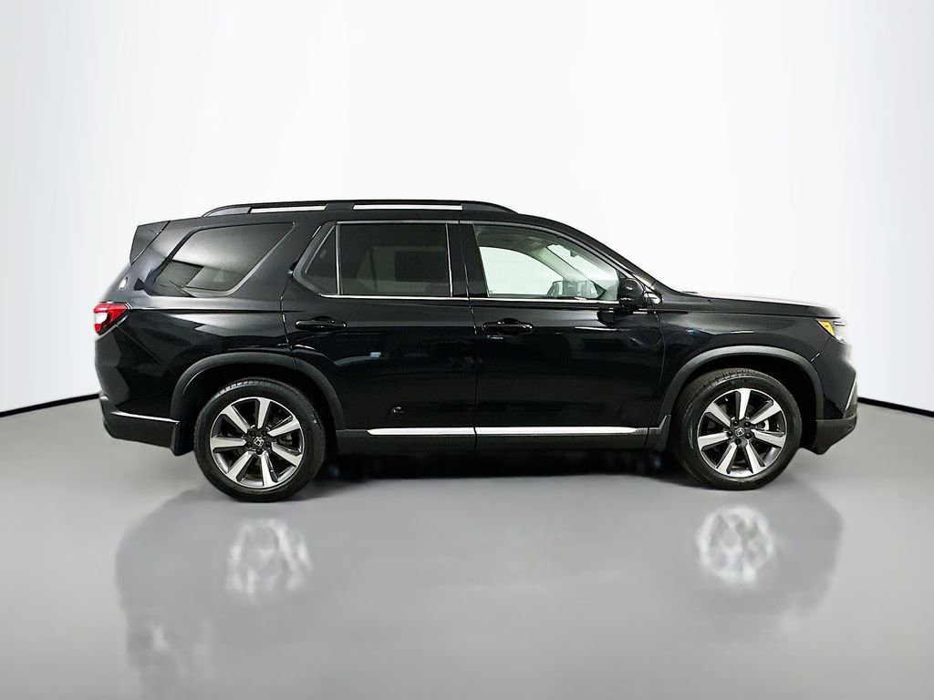 Used 2023 Honda Pilot Touring image 7