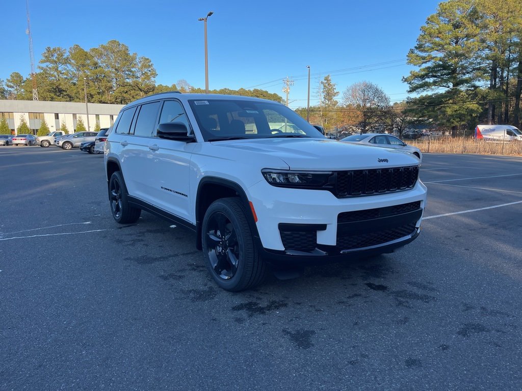 New 2025 Jeep Grand Cherokee L Altitude image 4