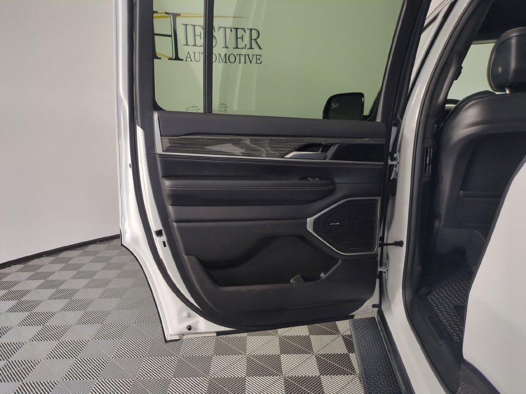 Used 2022 Jeep Wagoneer Series III AWD/4WD image 28