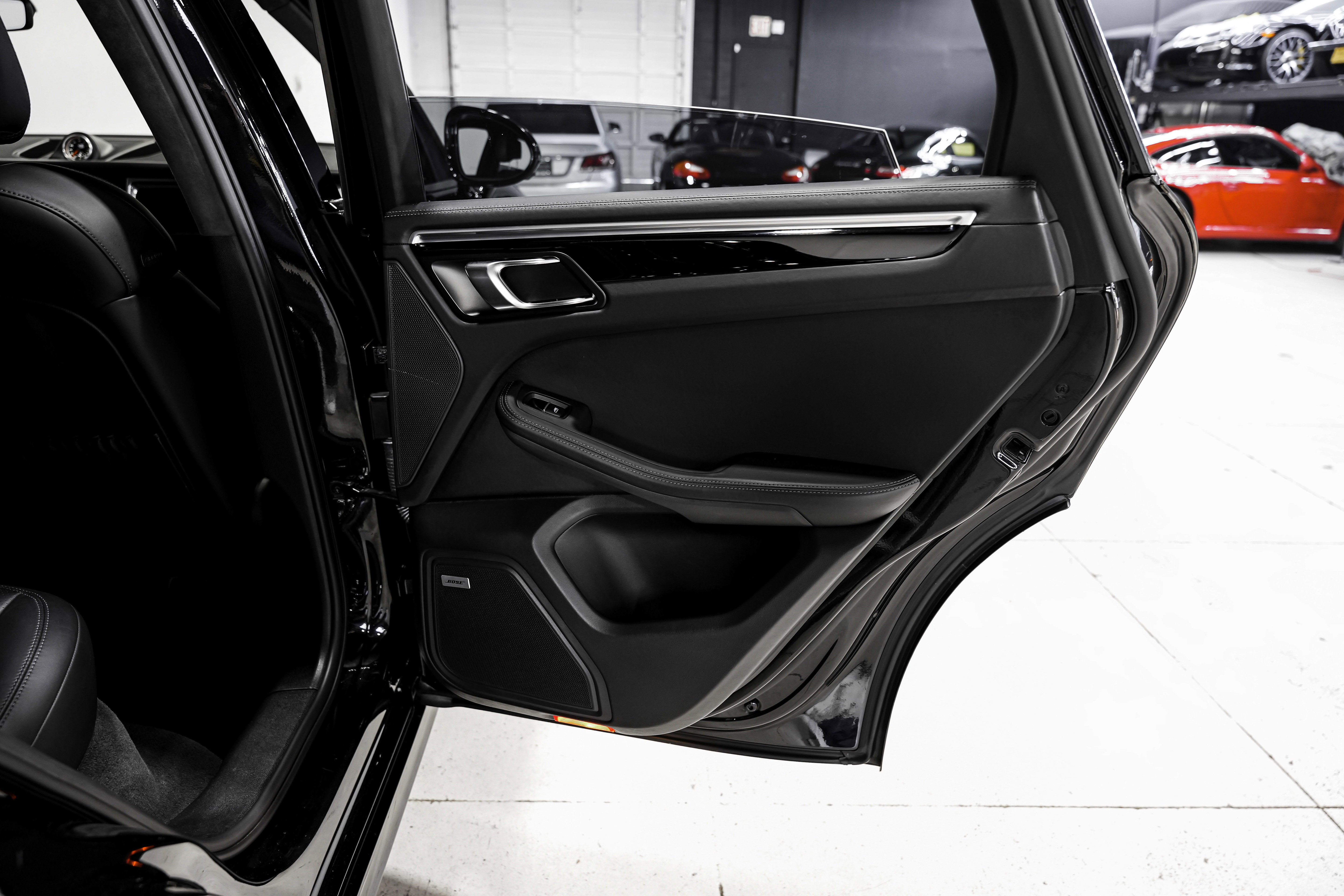 Used 2020 Porsche Macan Turbo image 26