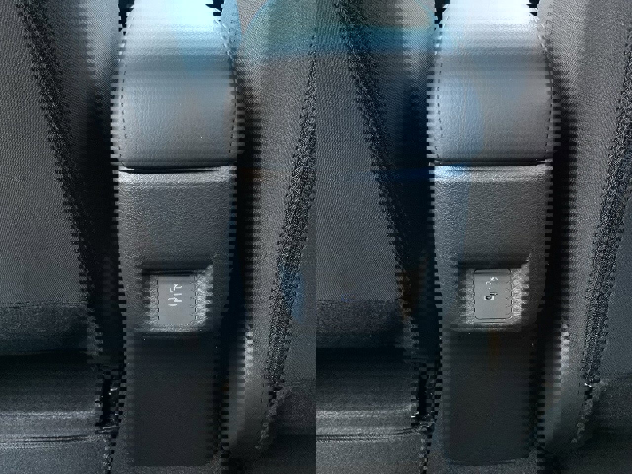 New 2025 Nissan Versa SR w/ Trunk Package image 16