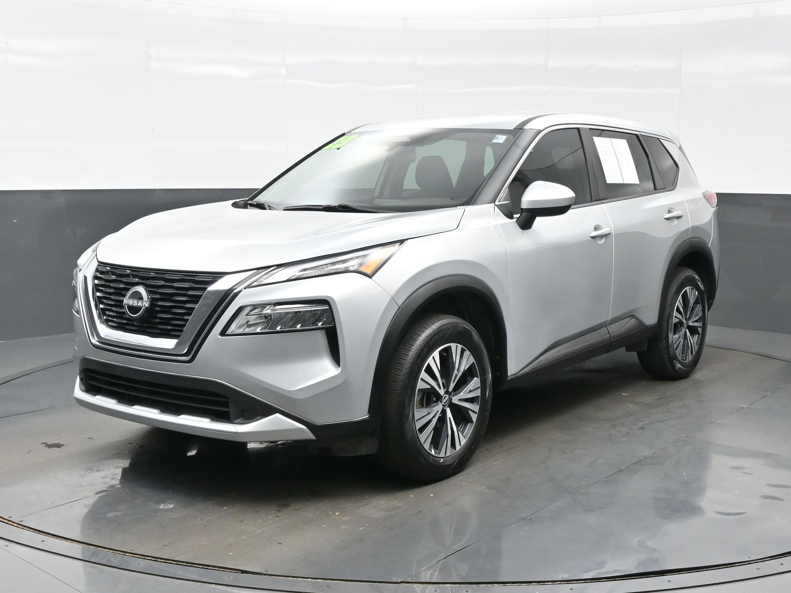 Used 2023 Nissan Rogue SV AWD/4WD image 2