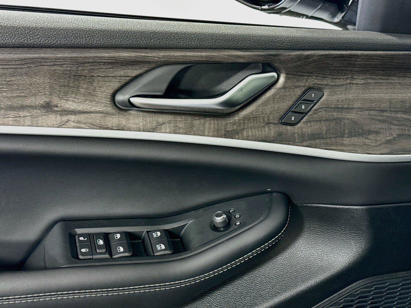 New 2027 Jeep Grand Cherokee Limited AWD/4WD image 12