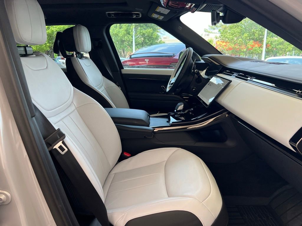 Used 2025 Land Rover Range Rover Sport Dynamic SE AWD/4WD image 9