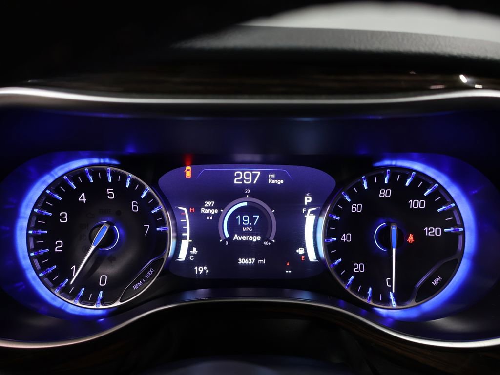 Used 2024 Chrysler Pacifica Limited image 46