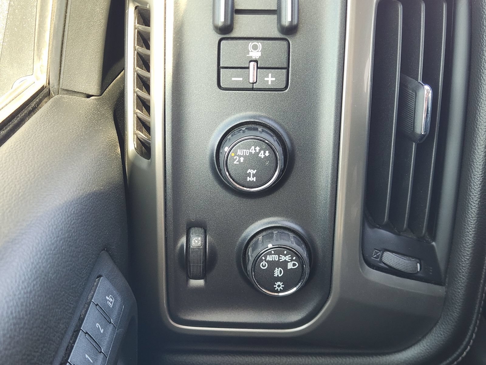 Used 2017 Chevrolet Silverado 1500 High Country AWD/4WD image 27