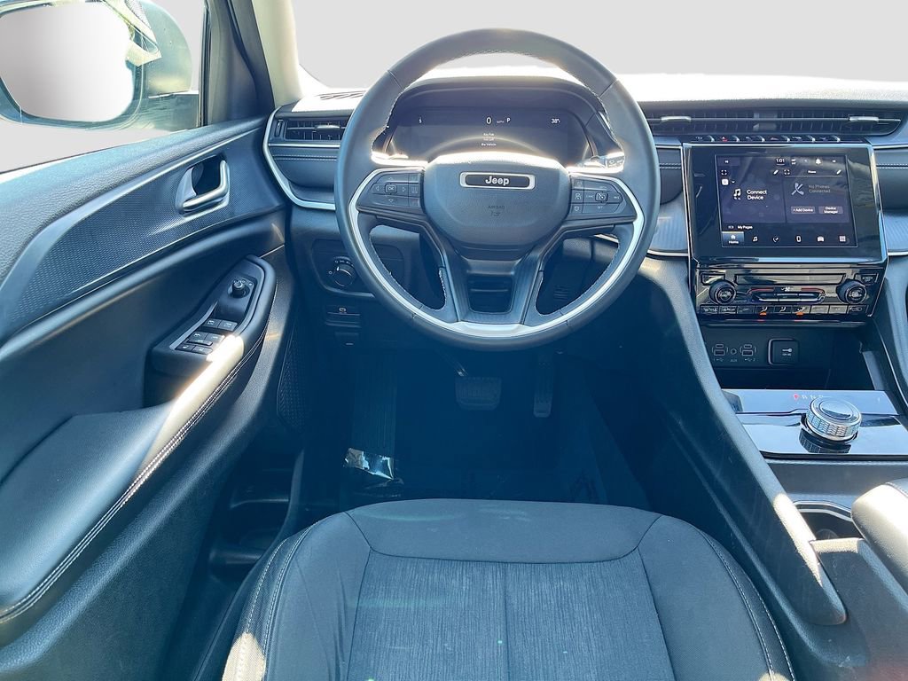 Used 2023 Jeep Grand Cherokee L Laredo image 25