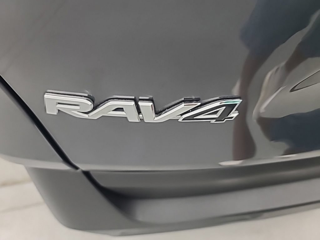 Used 2021 Toyota RAV4 XLE AWD/4WD image 11