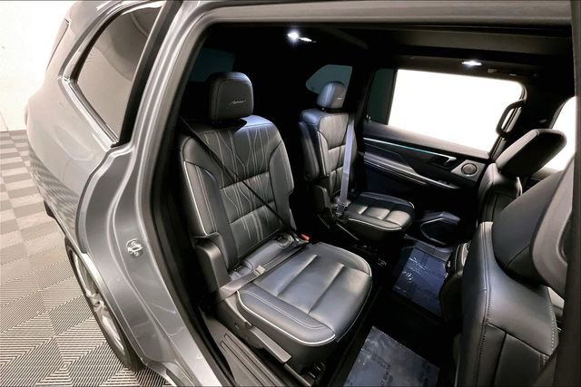 Used 2025 Buick Enclave Avenir FWD image 25