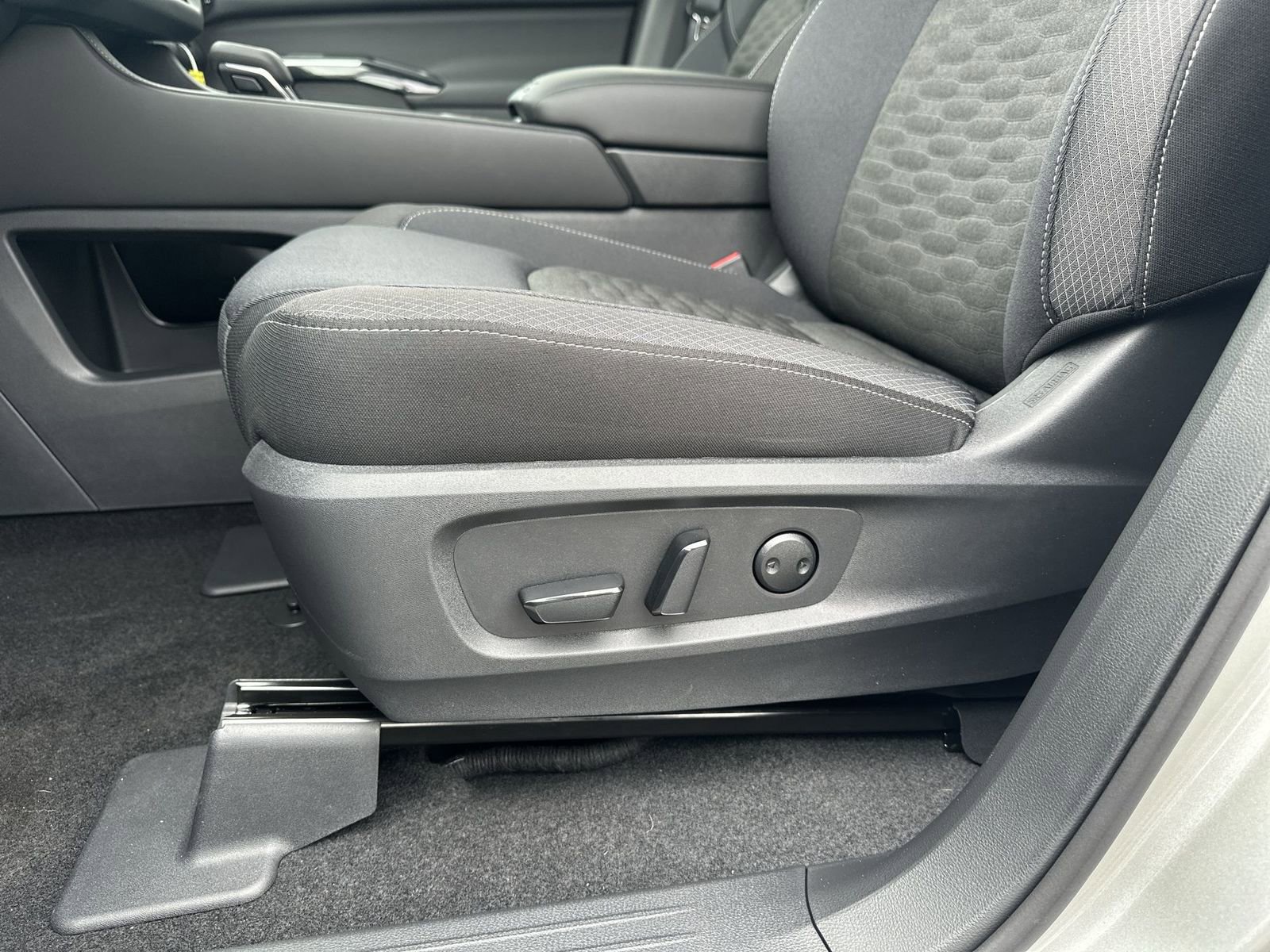 New 2025 Nissan Pathfinder SV image 26