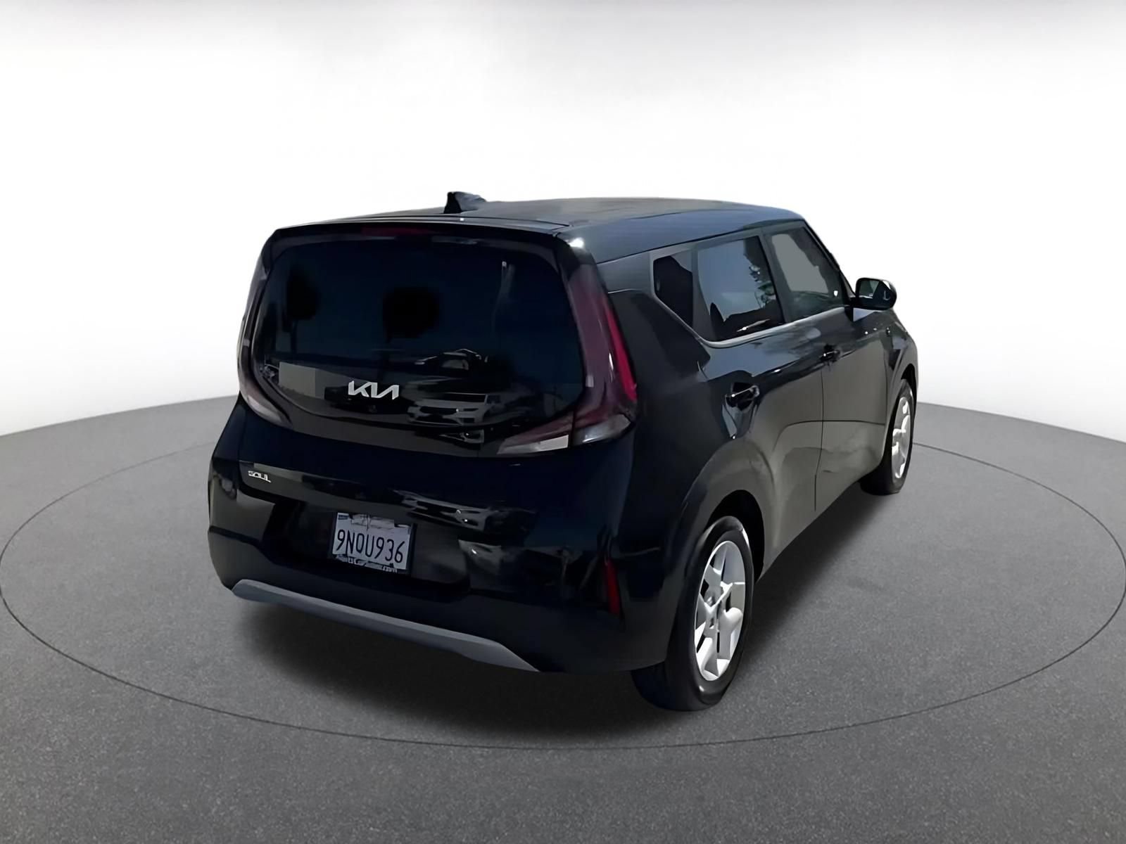 Used 2025 Kia Soul LX w/ LX Technology Package FWD image 13