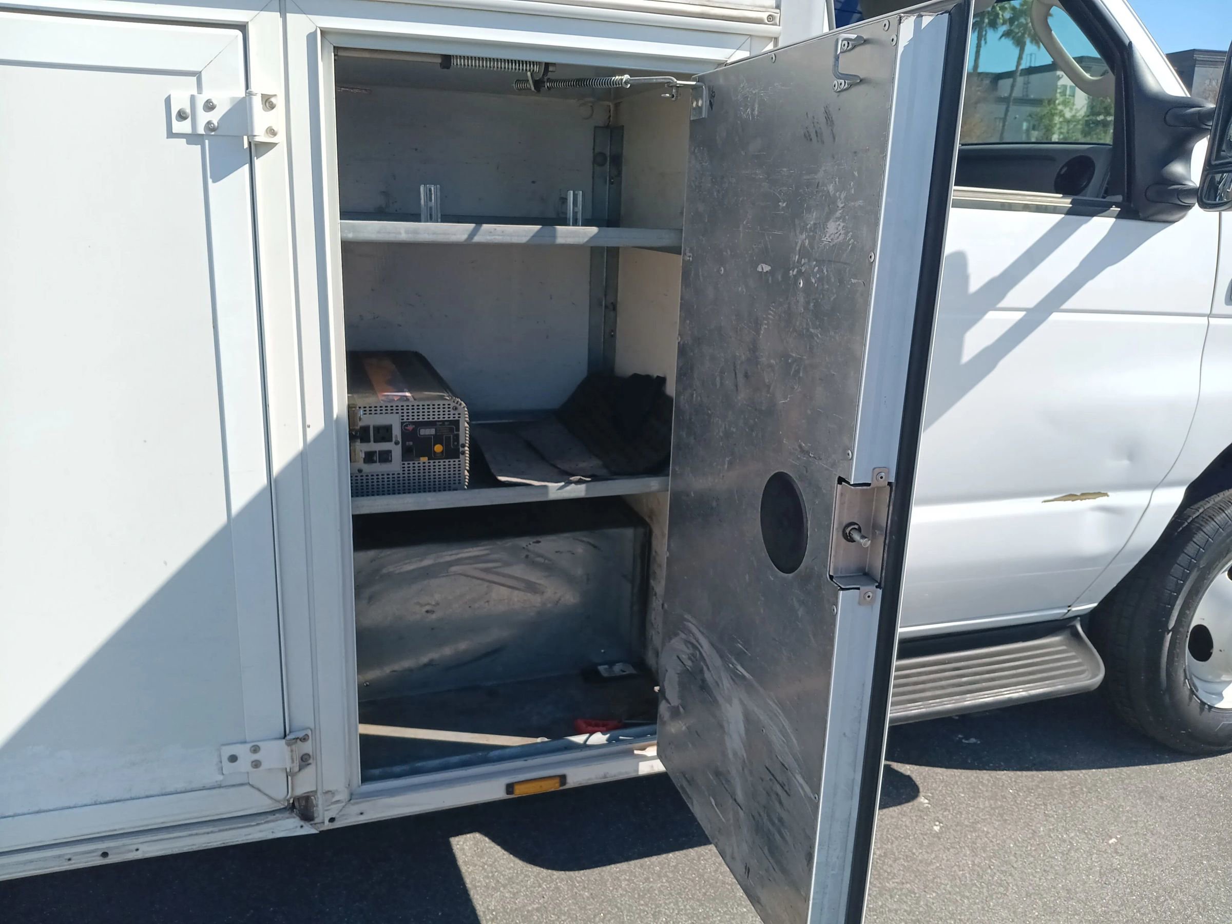 Used 2013 Ford E-450 and Econoline 450 Super Duty w/ Interior Upgrade Pkg RWD image 24