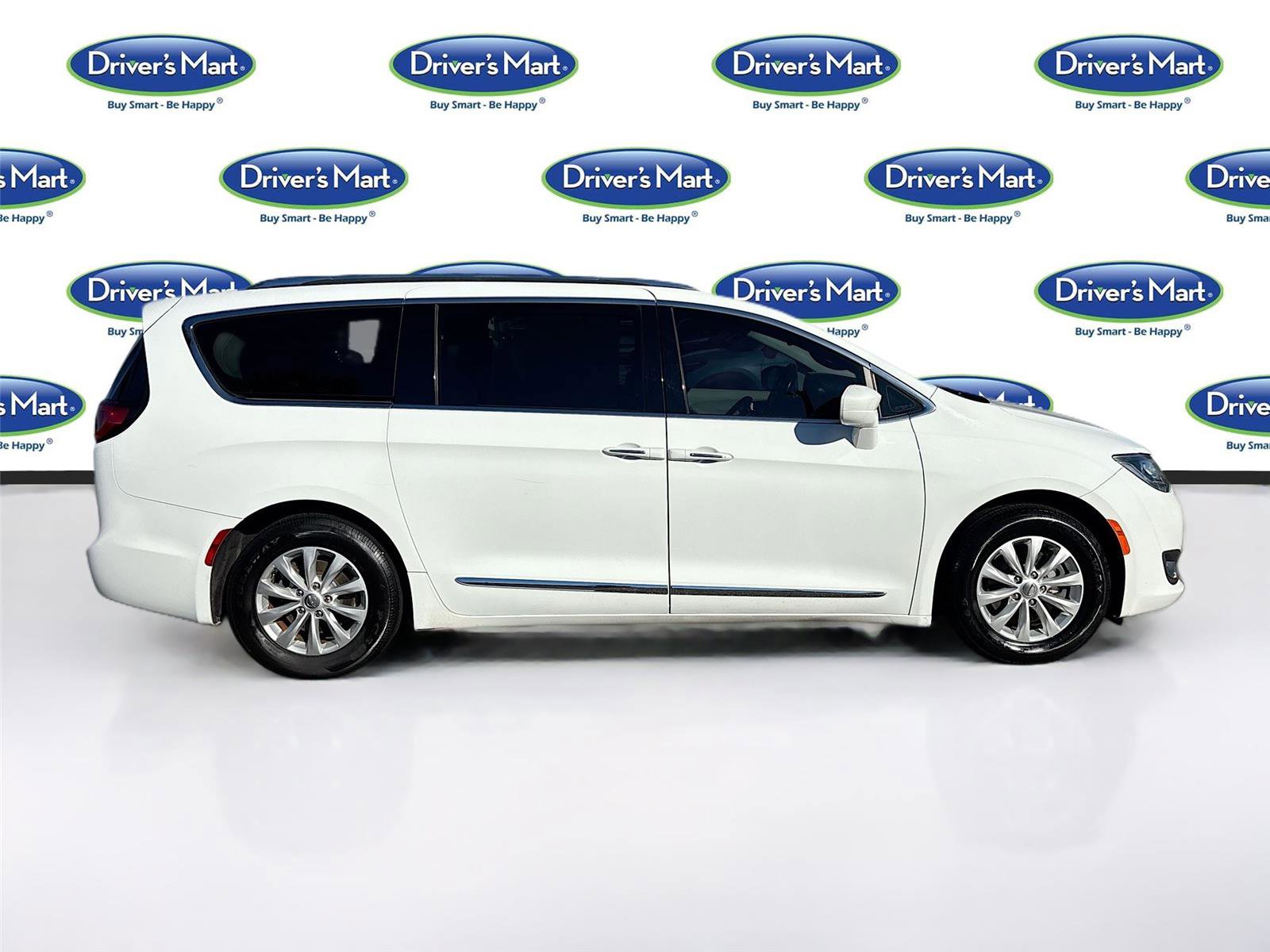 Used 2019 Chrysler Pacifica Touring-L image 9