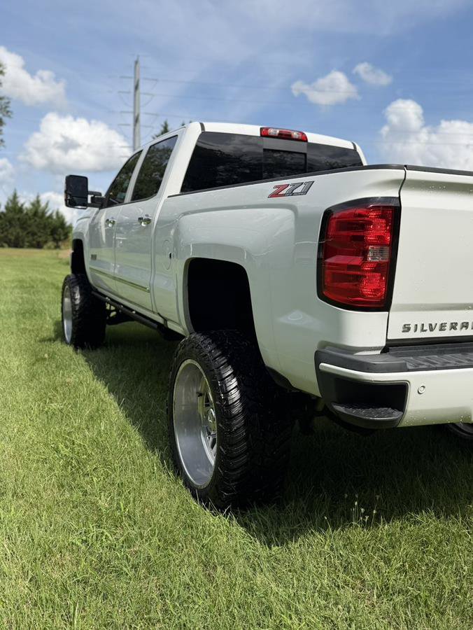 Used 2019 Chevrolet Silverado 2500 LTZ w/ Duramax Plus Package AWD/4WD image 18