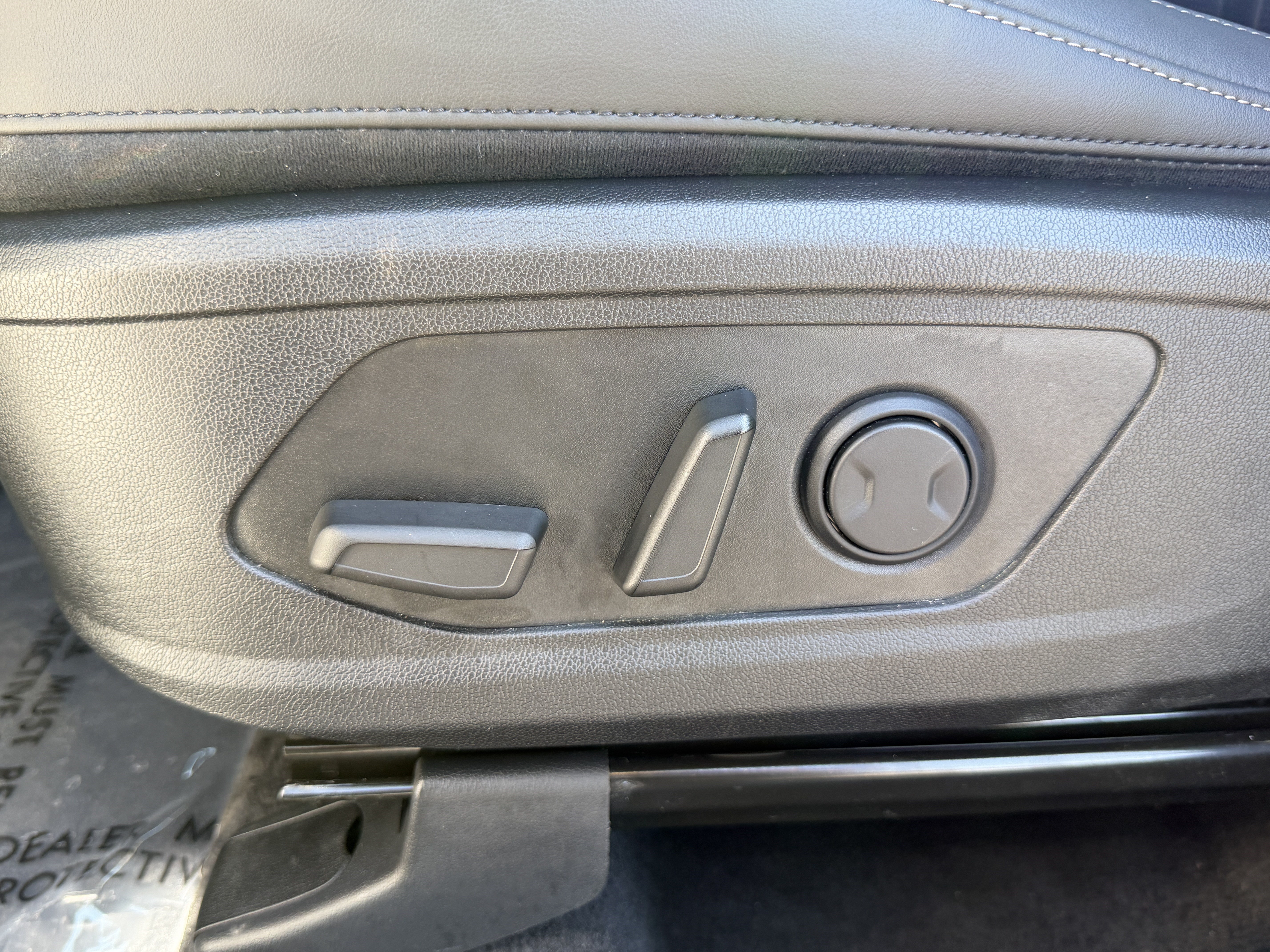 Certified 2025 Kia Sorento S w/ Panoramic Sunroof Package FWD image 16