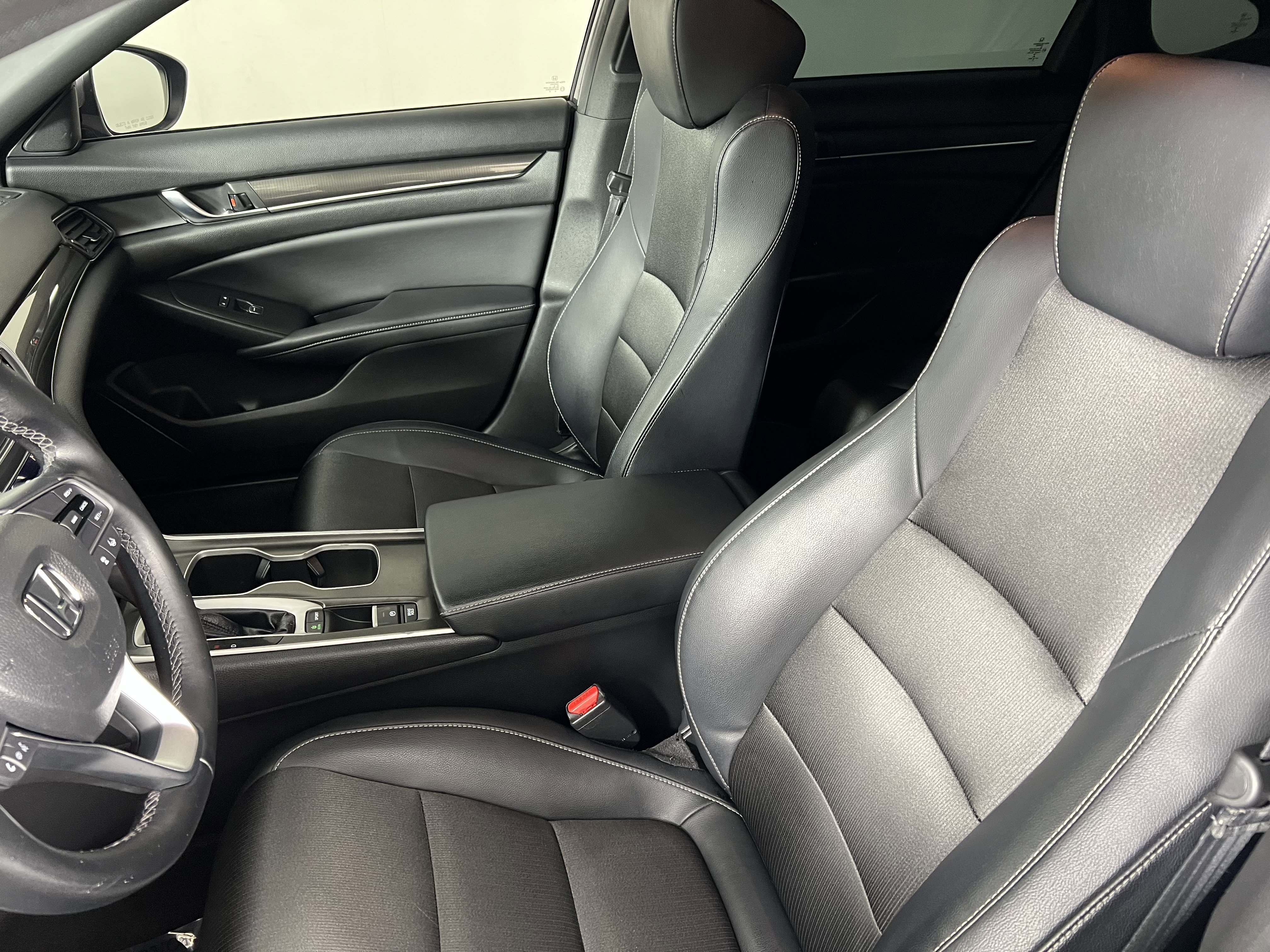 Used 2018 Honda Accord Sport image 16