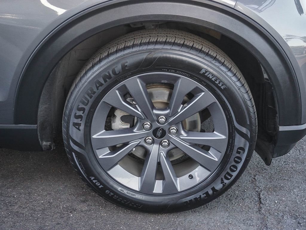 Used 2023 Ford Explorer XLT w/ Equipment Group 202A image 10