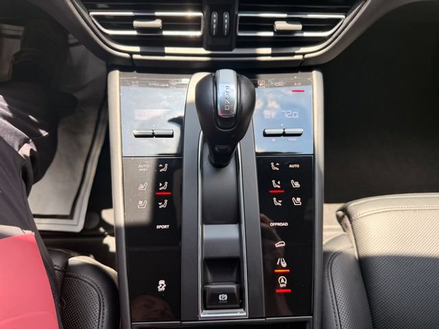 Used 2024 Porsche Macan Turbo AWD/4WD image 5