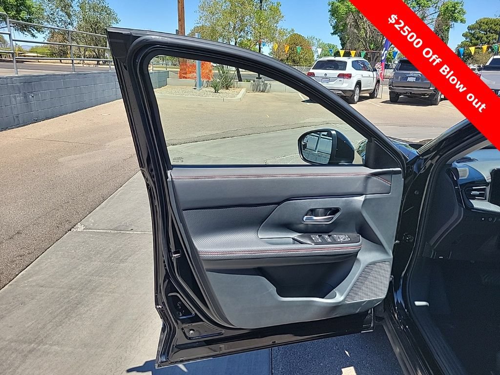 New 2025 Nissan Kicks SR FWD image 11