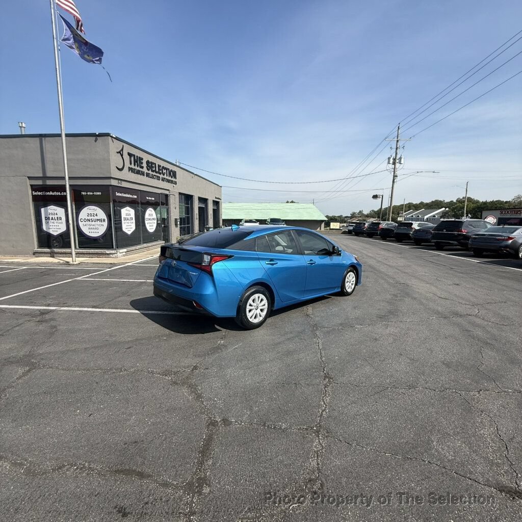 Used 2019 Toyota Prius LE FWD image 17
