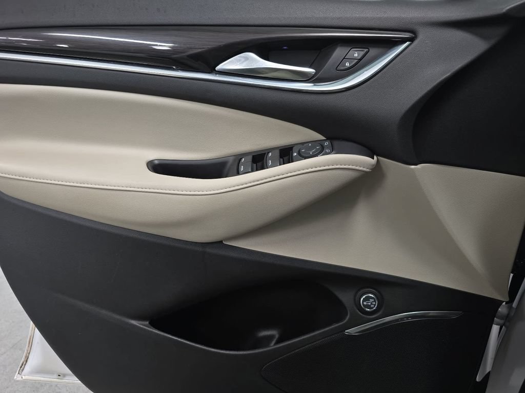 Used 2019 Buick Enclave Essence FWD image 21