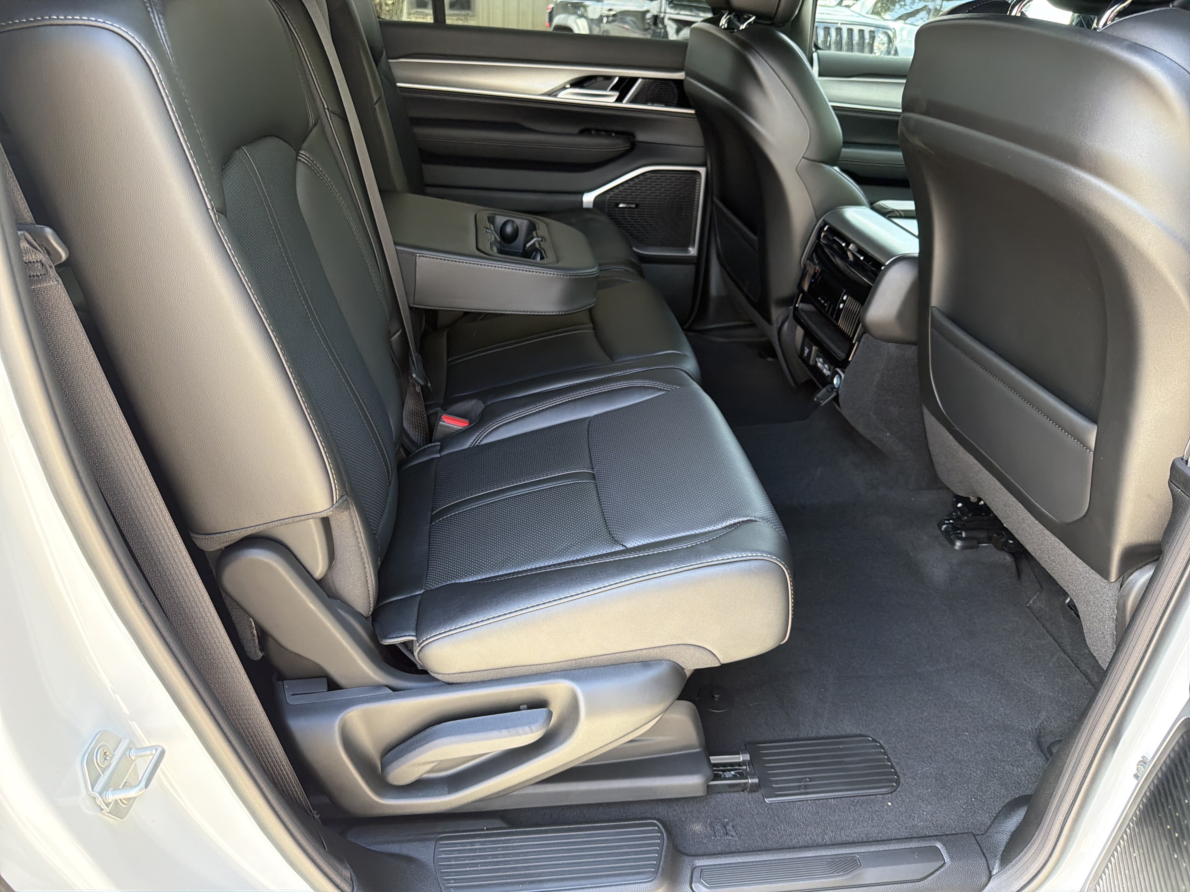 New 2026 Jeep Grand Wagoneer L 4WD w/ 8-Passenger Seating Package image 16
