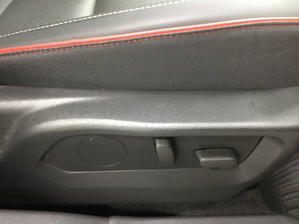 Used 2023 Buick Envision Essence w/ Sport Touring Package image 25