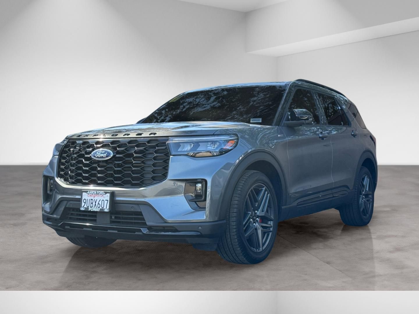 Used 2025 Ford Explorer ST-Line w/ Premium Package AWD/4WD image 2