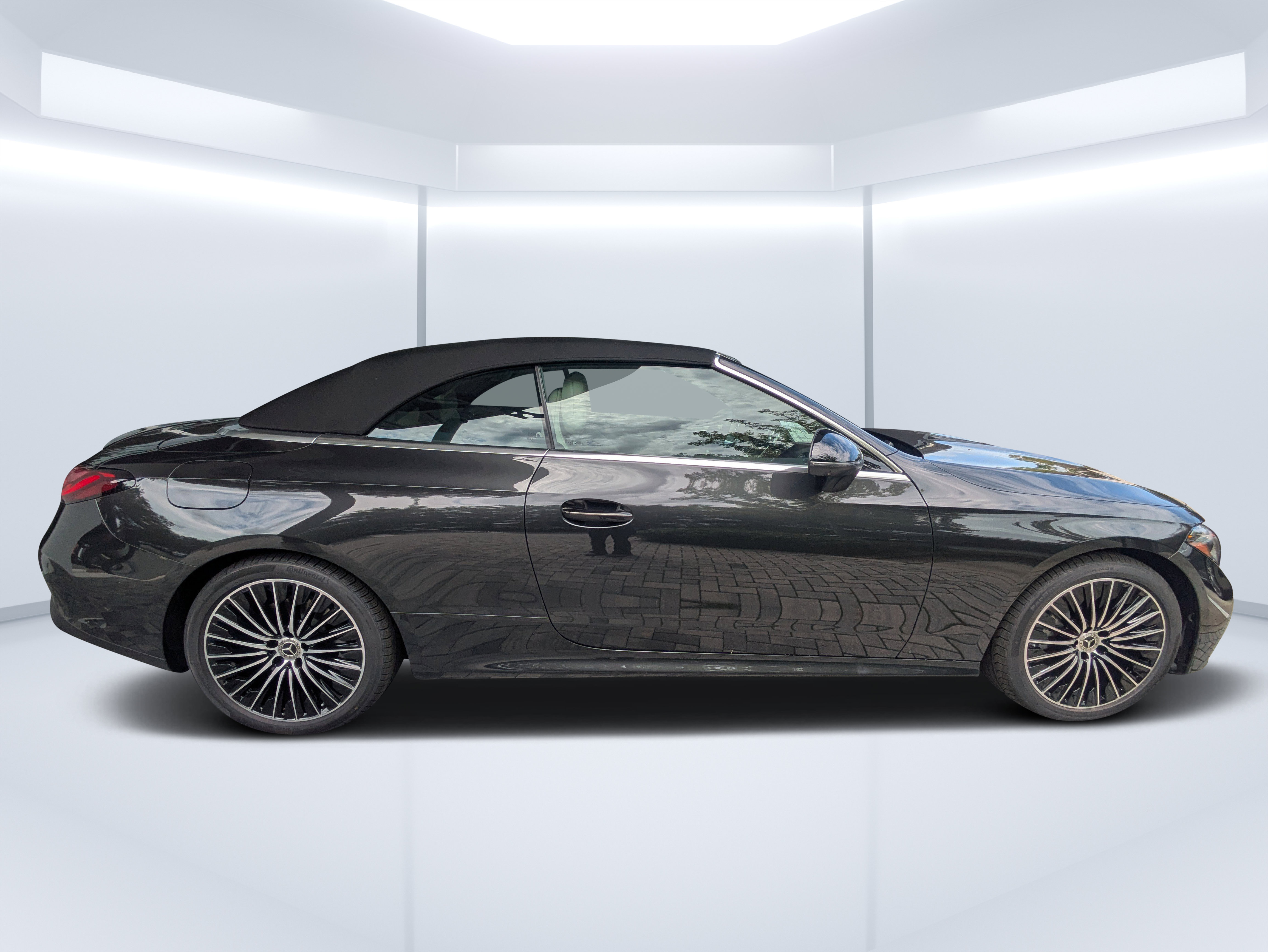 New 2027 Mercedes-Benz CLE 450 4MATIC Cabriolet image 2
