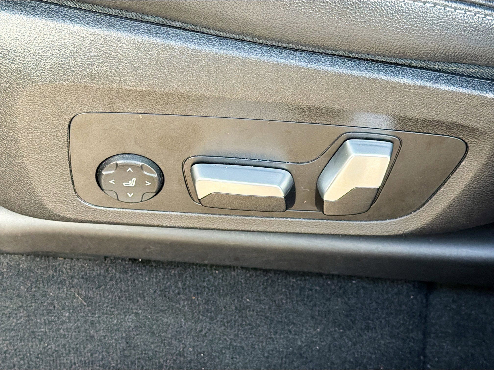 Used 2022 BMW X4 xDrive30i w/ Convenience Package image 24