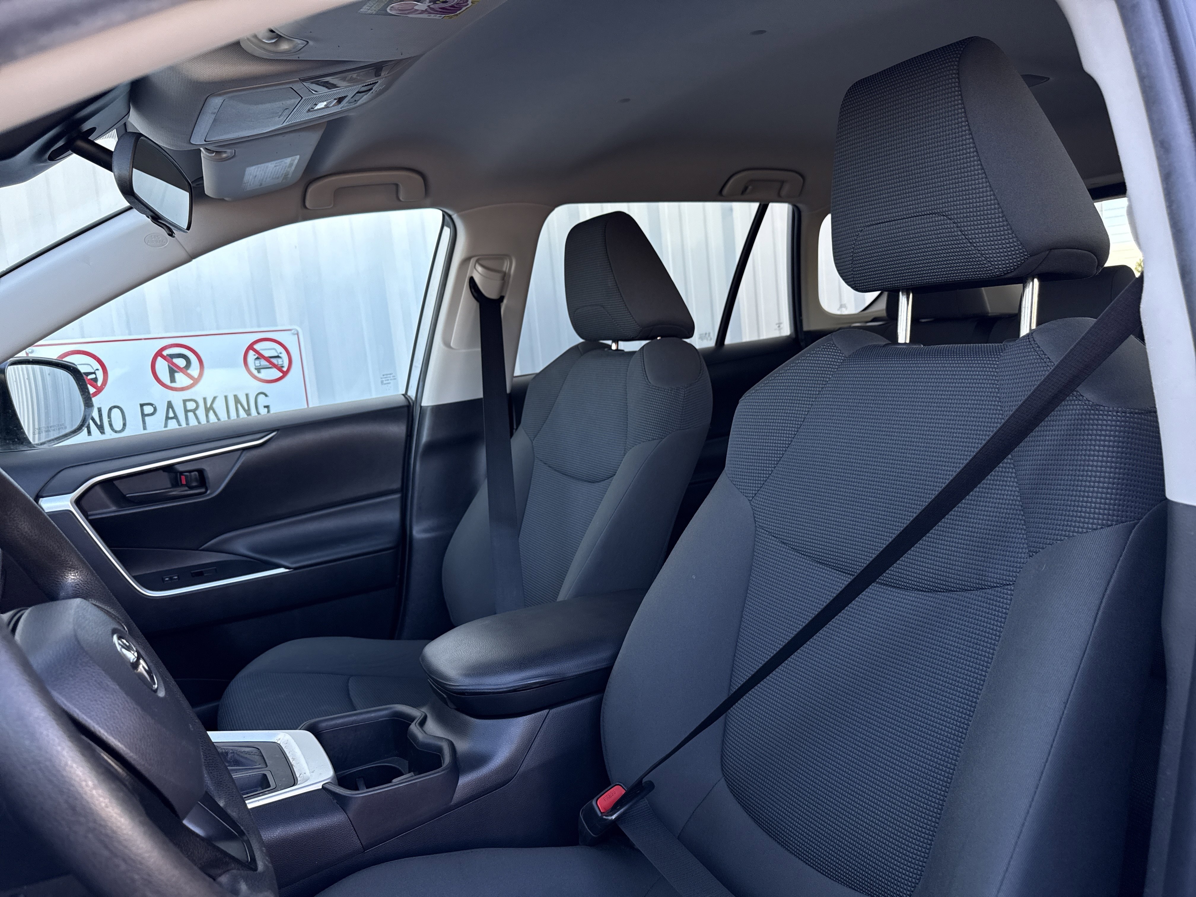 Used 2022 Toyota RAV4 LE image 11