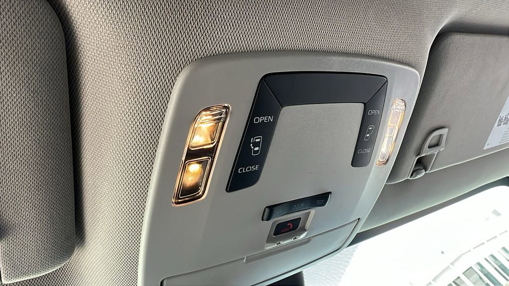 Used 2024 Toyota Sienna LE image 29