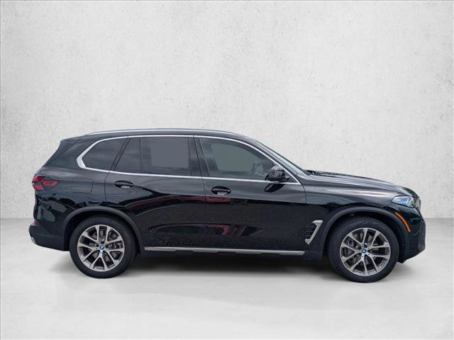 Used 2025 BMW X5 xDrive50e image 4