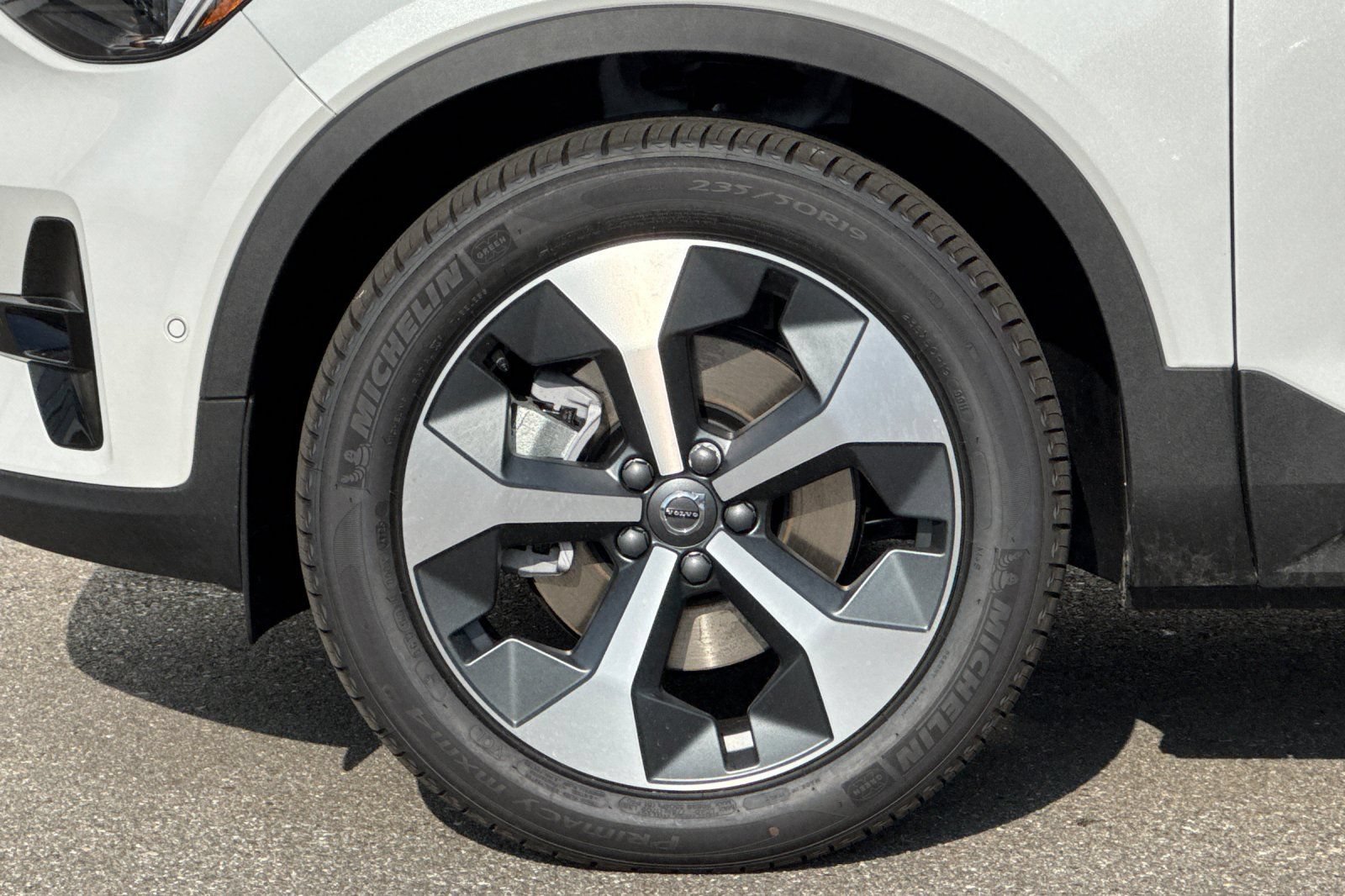 New 2026 Volvo XC40 B5 Plus w/ Protection Package Premier AWD/4WD image 32